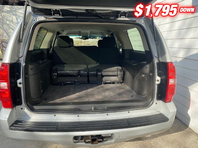 Chevrolet Suburban Vehicle Image 07
