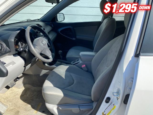 Toyota RAV4 Vehicle Image 05