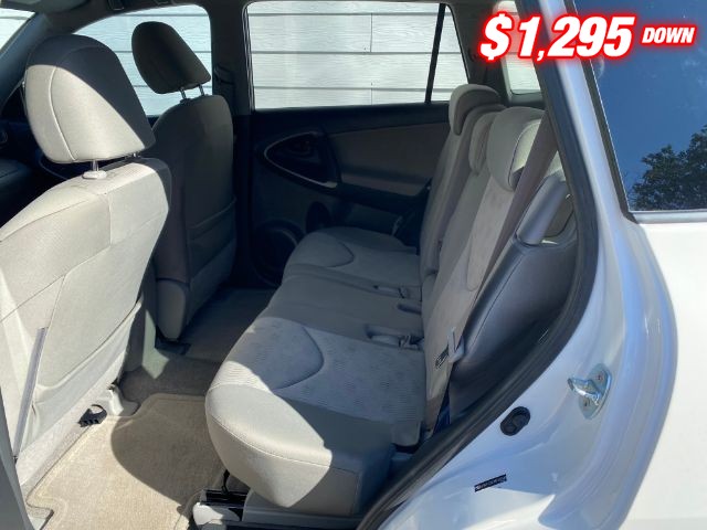 Toyota RAV4 Vehicle Image 06