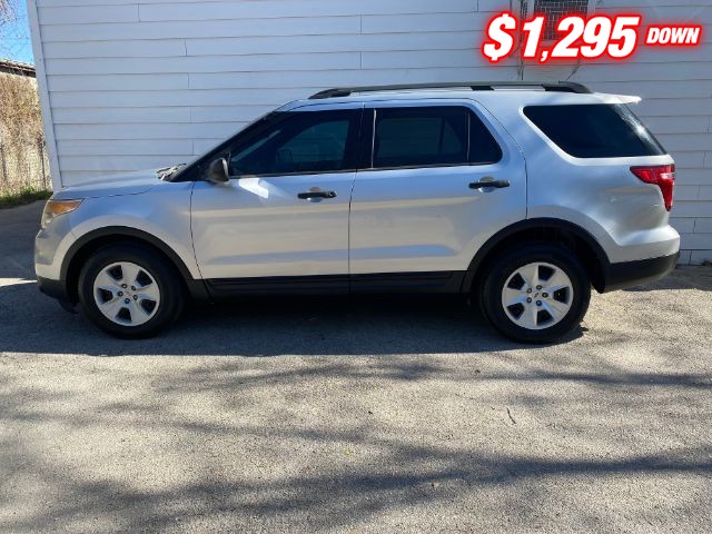 Ford Explorer Vehicle Image 02