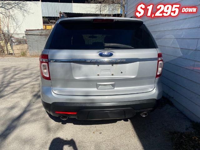 Ford Explorer Vehicle Image 04