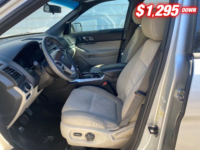 Ford Explorer Vehicle Image 05