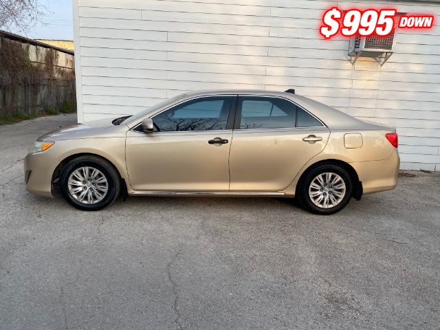 Toyota Camry Vehicle Image 02