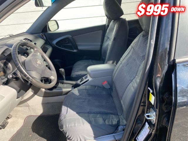 Toyota RAV4 Vehicle Image 05