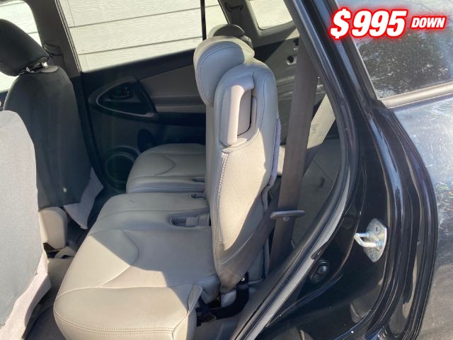 Toyota RAV4 Vehicle Image 06