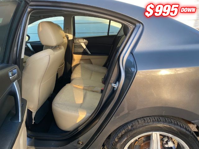 Mazda Mazda3 Sedan Vehicle Full-screen Gallery Image 06