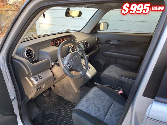 Scion xB Vehicle Full-screen Gallery Image 06