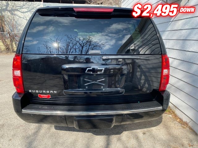 Chevrolet Suburban Vehicle Image 04