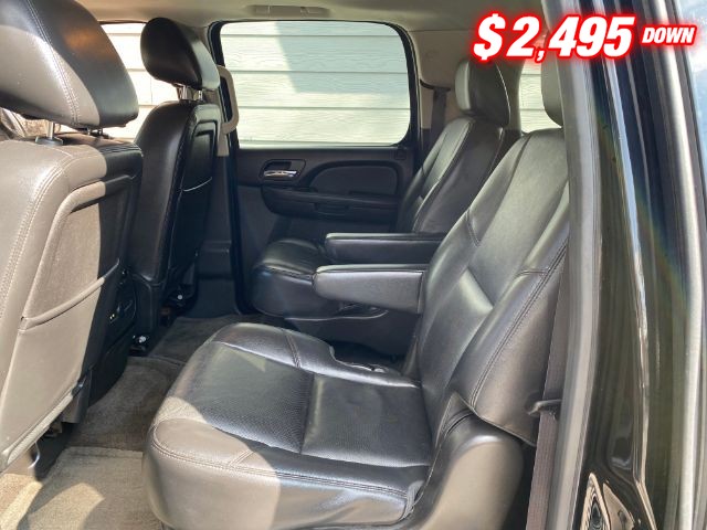 Chevrolet Suburban Vehicle Image 06