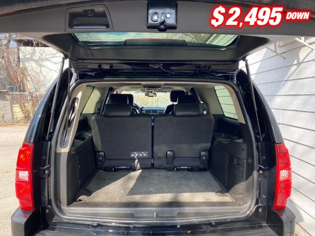 Chevrolet Suburban Vehicle Image 07