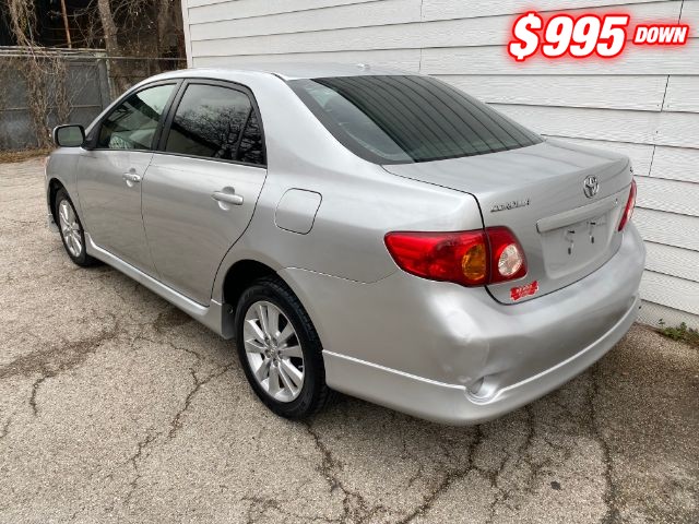 Toyota Corolla Vehicle Full-screen Gallery Image 03