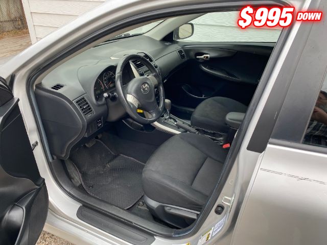 Toyota Corolla Vehicle Full-screen Gallery Image 05