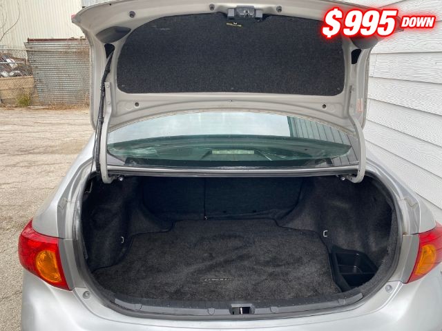 Toyota Corolla Vehicle Full-screen Gallery Image 07