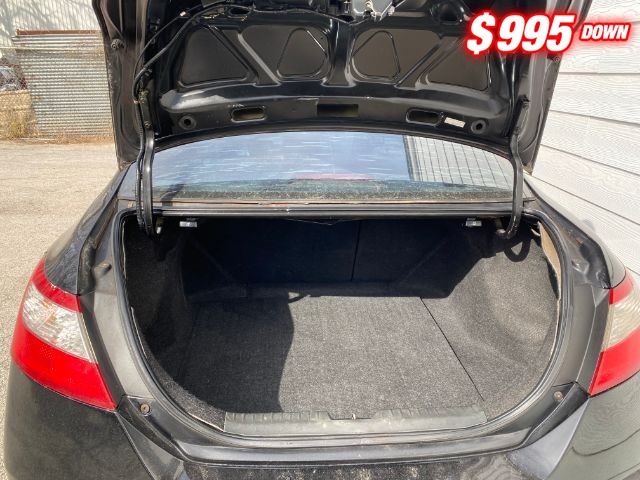 Honda Civic Coupe Vehicle Full-screen Gallery Image 05