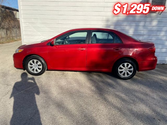 Toyota Corolla Vehicle Full-screen Gallery Image 02