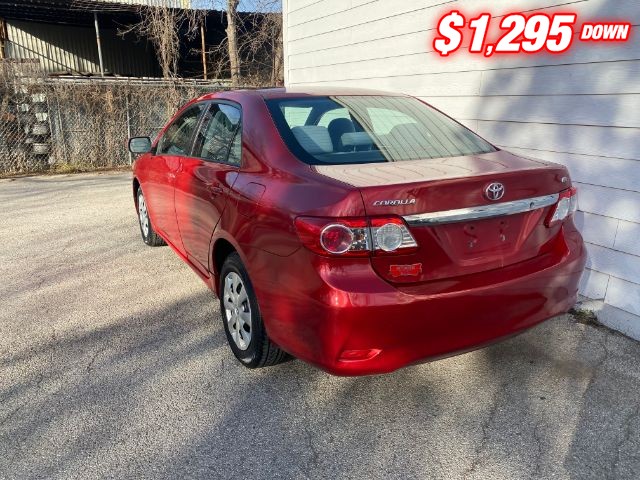 Toyota Corolla Vehicle Full-screen Gallery Image 03