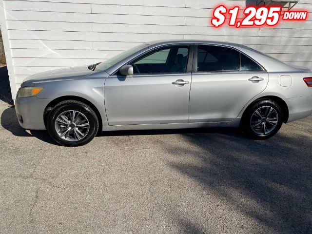 Toyota Camry Vehicle Full-screen Gallery Image 02