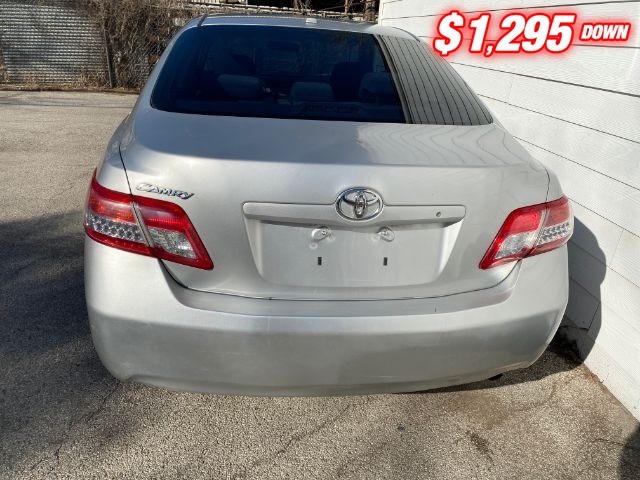 Toyota Camry Vehicle Full-screen Gallery Image 04