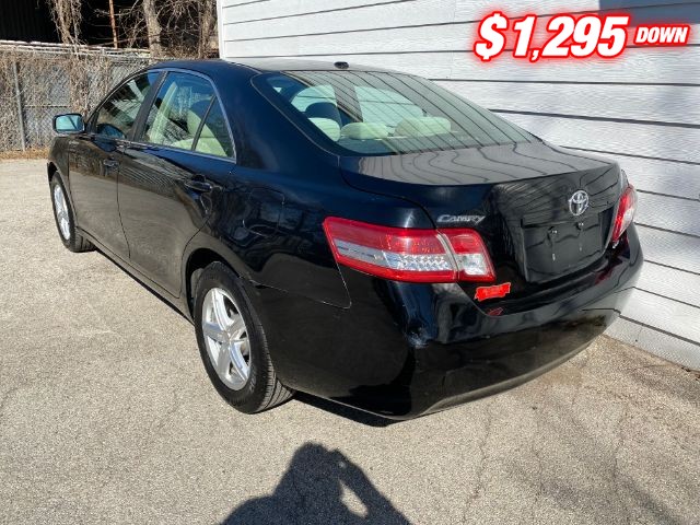 Toyota Camry Vehicle Full-screen Gallery Image 03