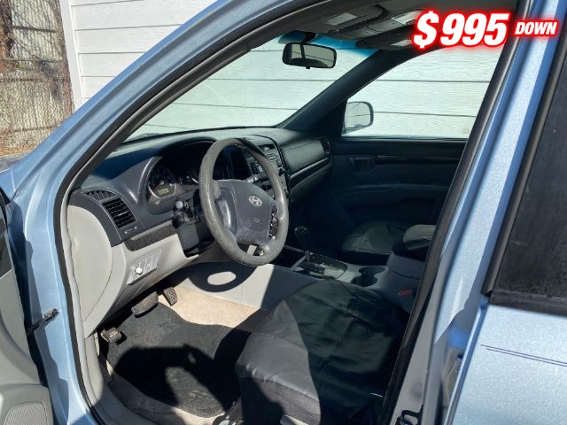 Hyundai Santa Fe Vehicle Full-screen Gallery Image 05