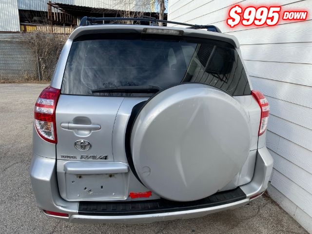 Toyota RAV4 Vehicle Full-screen Gallery Image 03