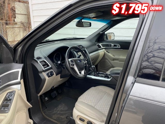 Ford Explorer Vehicle Image 05