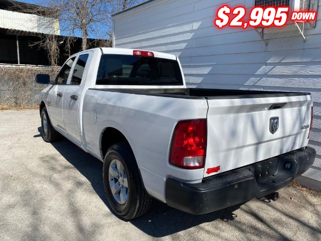 Ram 1500 Classic Vehicle Full-screen Gallery Image 03