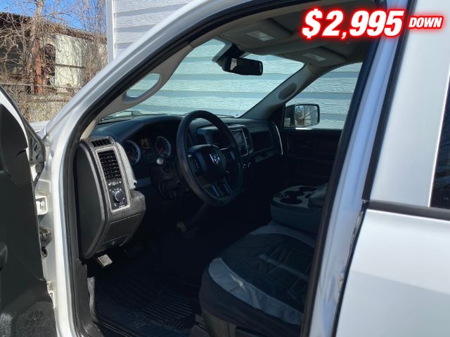 Ram 1500 Classic Vehicle Full-screen Gallery Image 05