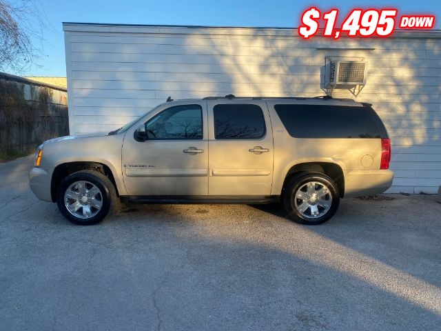 GMC Yukon XL Vehicle Image 02