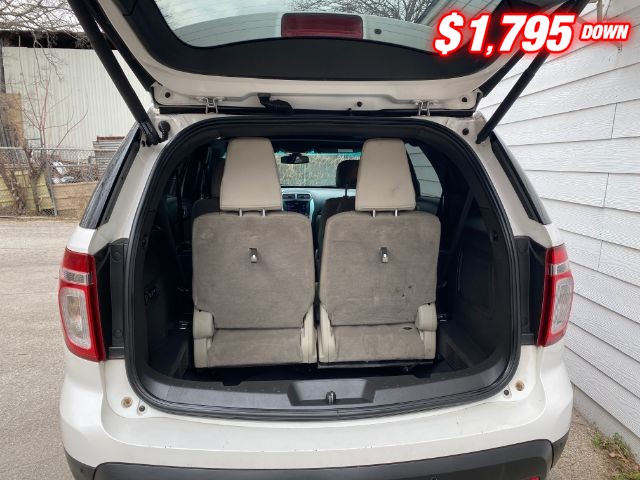 Ford Explorer Vehicle Full-screen Gallery Image 07