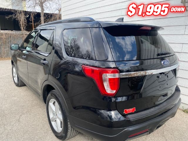 Ford Explorer Vehicle Full-screen Gallery Image 03