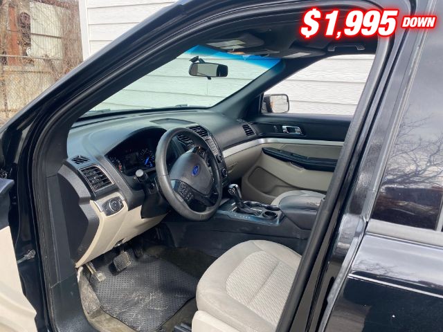 Ford Explorer Vehicle Full-screen Gallery Image 06