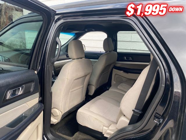 Ford Explorer Vehicle Full-screen Gallery Image 07