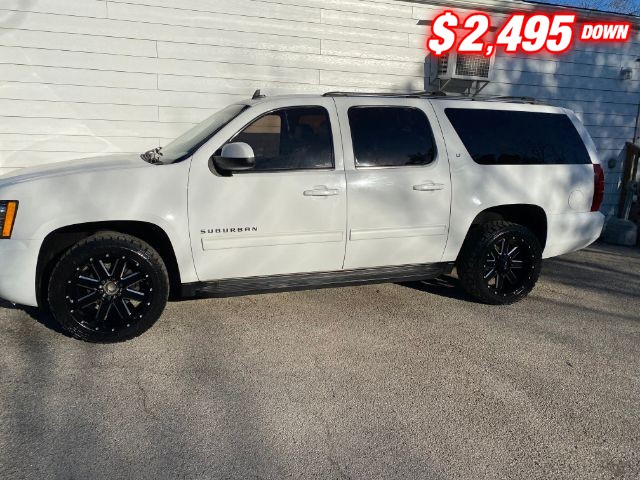 Chevrolet Suburban Vehicle Image 02