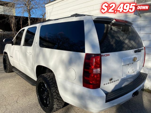 Chevrolet Suburban Vehicle Image 03