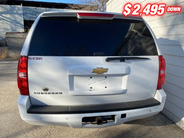 Chevrolet Suburban Vehicle Image 04