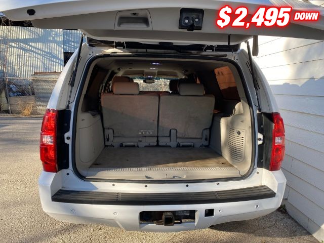 Chevrolet Suburban Vehicle Image 05