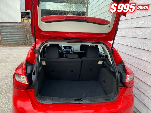 Ford Focus Hatchback Vehicle Image 05