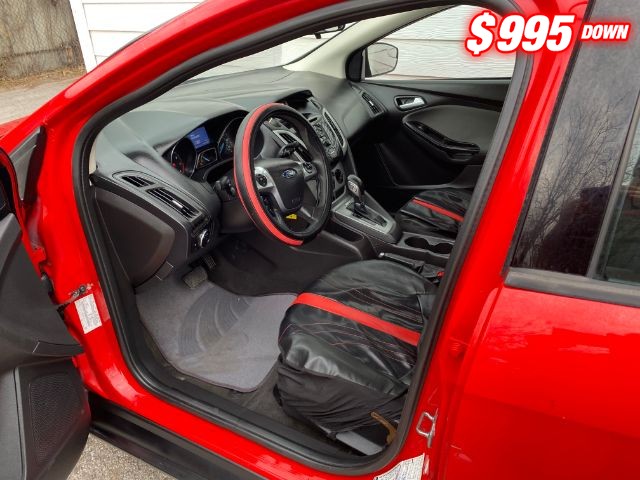 Ford Focus Hatchback Vehicle Image 06