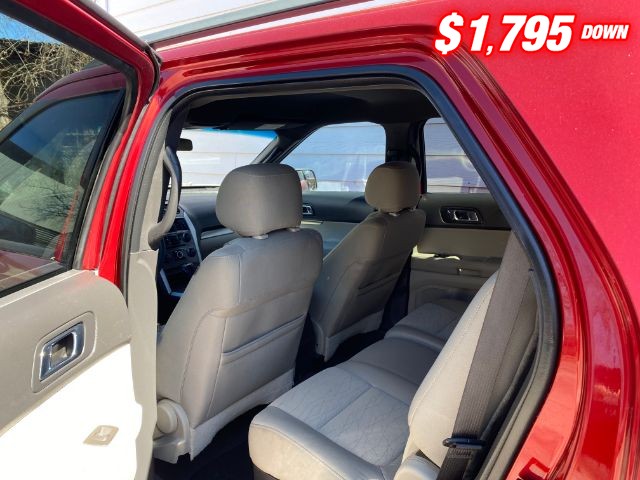 Ford Explorer Vehicle Image 06