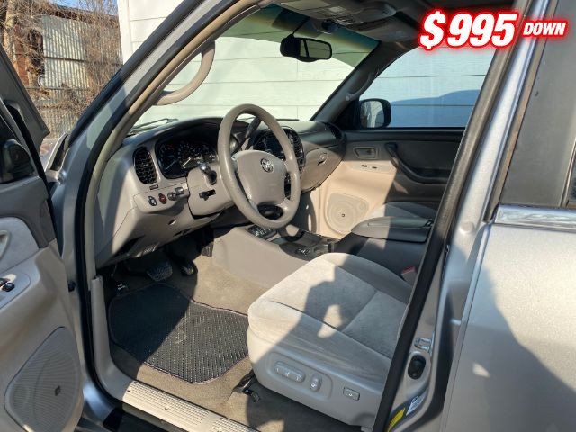 Toyota Sequoia Vehicle Image 05