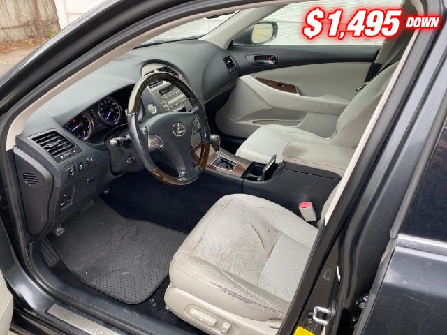 Lexus ES 350 Vehicle Full-screen Gallery Image 06