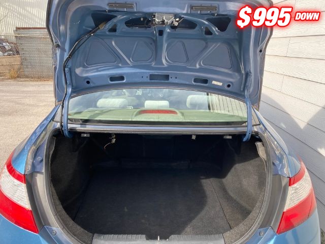 Honda Civic Coupe Vehicle Full-screen Gallery Image 05