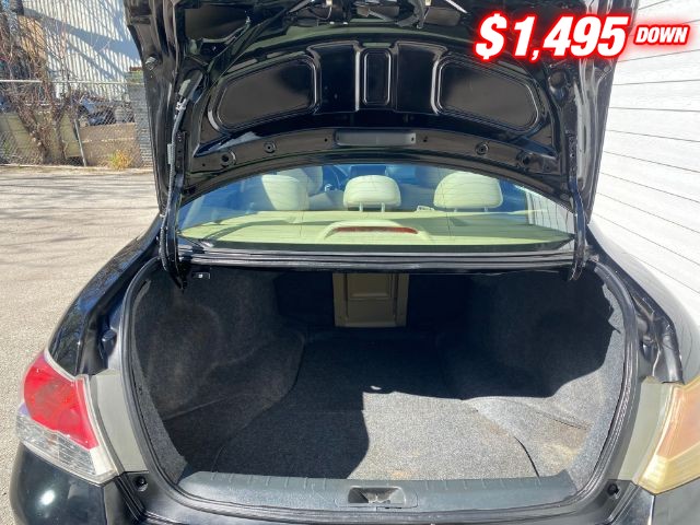 Honda Accord Sedan Vehicle Full-screen Gallery Image 05