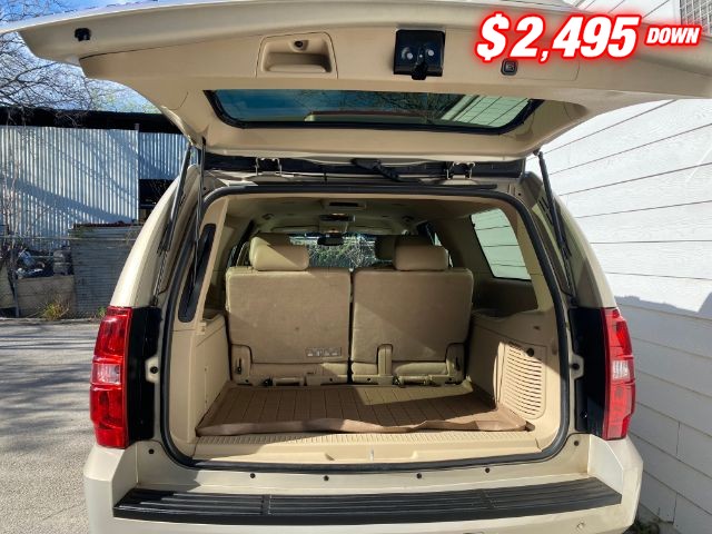 Chevrolet Suburban Vehicle Image 05