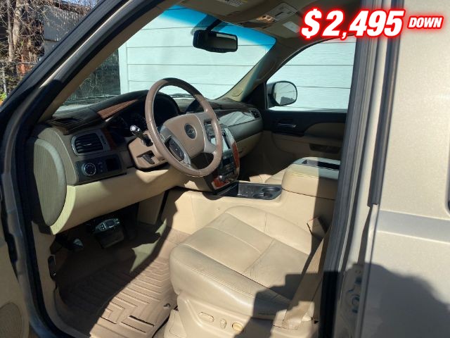 Chevrolet Suburban Vehicle Image 06