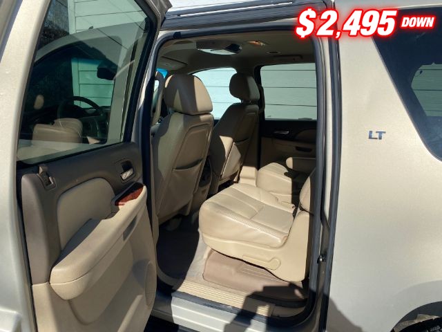 Chevrolet Suburban Vehicle Image 07