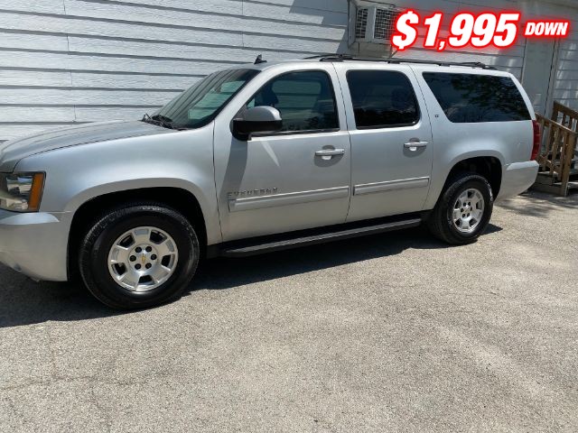 Chevrolet Suburban 1500 Vehicle Image 02