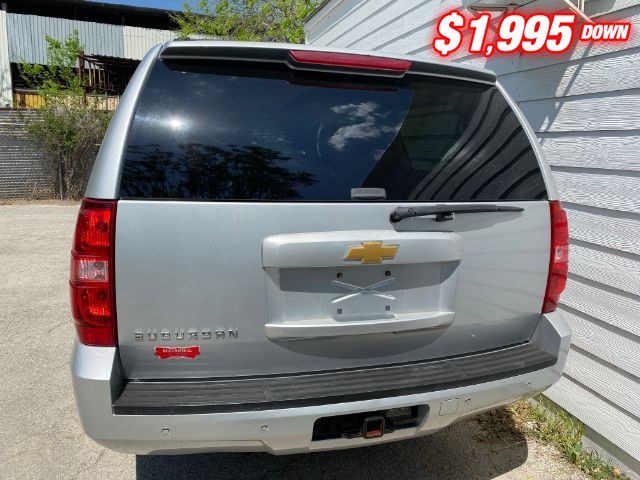 Chevrolet Suburban 1500 Vehicle Image 04