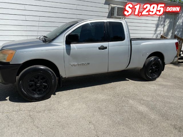 Nissan TITAN Vehicle Image 02